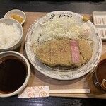 厚切りレアとんかつ やまとん 岡崎店 - ロースかつ定食+味噌だれ　　　　　　　　　　　　テーブル蹴ってみそ汁こぼしてしまいました（泣）