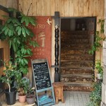 BISTRO 塒 - お店の入口