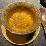 銀座 有涯 - 玉蜀黍（北海道）のすり流し、上に雲丹　◎
      とうもろこしは芯の部分まですり潰して使用