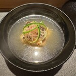 銀座 有涯 - 鰻（浜名湖）のお椀　◎◎
      下には胡麻豆腐、上に南高梅、茗荷、酢橘を添えて
      出汁は鰻の身からとったものと一番出汁の合わせ出汁
