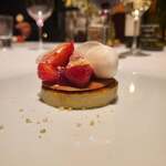 Restaurant Sola - 福岡の苺あまおうとピスタチオのタラーナ