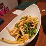 米と葡萄 信玄酒店 - クレソンと塩昆布入りフライドポテト780円