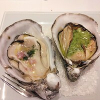 アンフュージョン - 江戸牡蠣   左が生、右がグリル