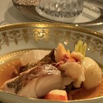 レストランひらまつ 広尾 - 料理(宮城県産ノドクロのグリルとオーマールブルーもロティ・季節のコンソメ)