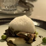 レストランひらまつ 広尾 - 料理(島根県産天然黒鮑のムニエル・肝のソース・新潟県産久保枝豆と祖父江の新銀杏のフリカッセ)