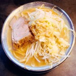 RAMEN HITONI YASASHIKU - 豚ラーメン(ニンニクあり)