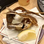 すし辰 - 天然小あじの姿にぎりの骨煎餅（２皿分）