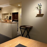 こまつ - 美しい空気の店内