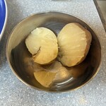 カリーライス専門店エチオピア - じゃがいもを割る