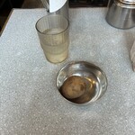 カリーライス専門店エチオピア - お冷や、じゃがいも