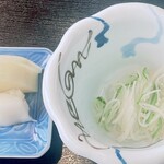 吉見屋 - 小鉢と漬物
特上鰻重　3,300円