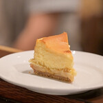 Haruka Murooka - 桃ベイクドチーズケーキ
      撮影はCIVIDALEの安齋マネージャーです♪