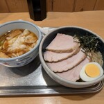 大宮大勝軒 - チャーシューワンタンきのこ汁つけ麺大盛りを注文しました。