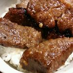 牛肉屋 三國 - お手製上カルビ丼 ハーフ