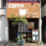 Coffee Shop UTORO - 店舗外観　年季の入っているが結構カワイイです。