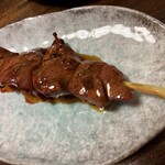 炭火やきとり 酒房 さかつね - 見るからによだれが出てくるレバータレ。