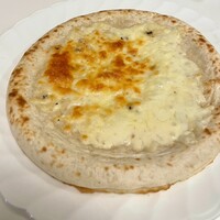 リストランテ・マッサ - 黒トリュフと4種のチーズのピッツァ