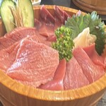 宅配弁当・食堂 たばご屋 - 表側はトロが敷き詰められてます