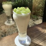 fleurette douce - ドリンク写真:\9月限定/
マスカットスムージーです！
みずみずしいマスカットをたっぷりと使った、
爽やかで甘い一杯！
ビタミンCやポリフェノールも豊富で、美容やリフレッシュにぴったりです。
