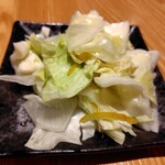 活〆鮮魚と炭火焼鳥 伊勝苑　 - 浅漬け(ﾕｽﾞも入って美味しかった)