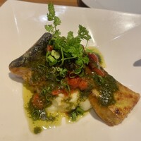 ドラード - 本日の鮮魚のポワレ フレッシュバジルのソース（1980円）