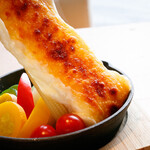 Bistro 和 - ラクレットをかけているところ