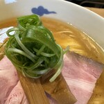 創作麺 ひとすじ - メンマは色が濃く平たいタイプです。