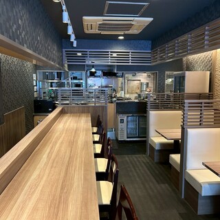 気楽でカジュアルな雰囲気が魅力◆おひとり様も団体利用も大歓迎