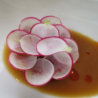 Jean-Georges Tokyo - 本マグロのタルタル、アヴォカド、ラディッシュとジンジャードレッシング