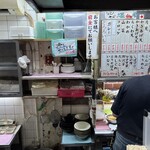 つくば本店 - 朝はいつも男性と女性のお二人で回してくれています。