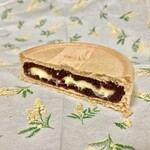 メゾン シーラカンス - 「シーラカンスモナカ 簡易6個（税込￥2,350）」の1個の断面アップ…