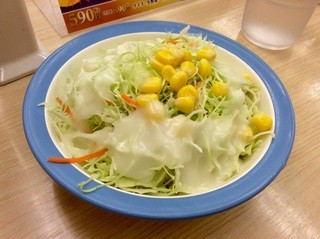 松屋 - 全然冷えていないサラダ