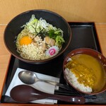 高幡そば - 冷たい鳥中華(ミニカレーセット)+生卵。
