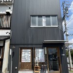 RAMEN ぶろす - 右の軒先からミストが出てます