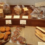 ベッカライ ブラウベルグ - 陳列棚の様子③。