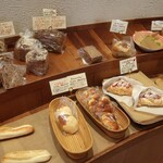 ベッカライ ブラウベルグ - 陳列棚の様子②。