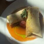 「ミシュカ」キッチン＆バー - ホルトバージ風 肉入りクレープ（鶏肉）