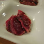 鳥長 - 心臓、砂肝、レバー刺し、ニンニク醤油で2