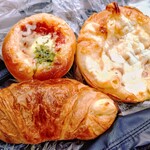 麦の穂 - マルゲリータ  3種チーズピザ  チーズクロワッサン