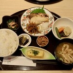 麻布 あみ城 - ぶり炭火焼き 定食