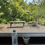 フタバ商店 - カウンターから外