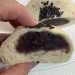 パン・プティ - もちもちの白いパンの中は粒あん。