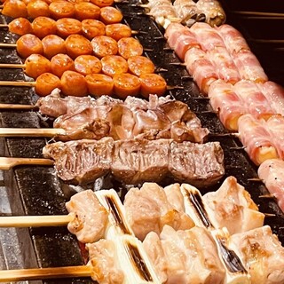 香ばしくジューシーな焼き鳥◆「手羽先」や多彩な串をご用意