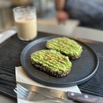 ブルーボトルコーヒー - 料理写真:アボカドトースト