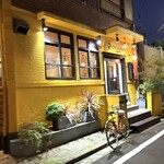 デカリー - 外観