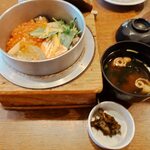 釜めし菜時記 さき亭 - 鮭いくら釜めし