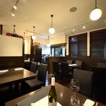 デカリー - 店内