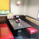 ステーキのあさくま - 広々としたテ－ブル席