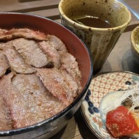 熟成焼肉 あらた - 黒毛和牛サーロインステーキ丼