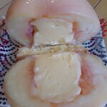 ヴォアラ洋菓子店 - 底面はタルト生地。。